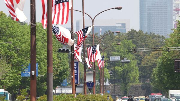 Флаги США и Японии в Токио, архивное фото
