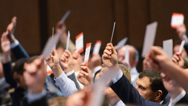 Делегаты съезда партии Солидарность голосуют за переименование партии в Блок Петра Порошенко в Киеве