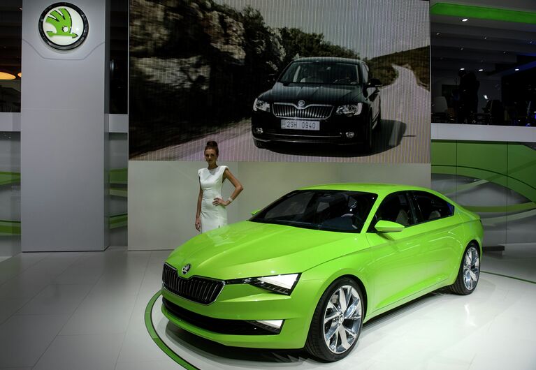 Автомобиль Skoda Vision C на Московском международном автомобильном салоне