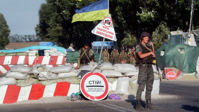 Блокпост украинских силовиков у Мариуполя. Архивное фото