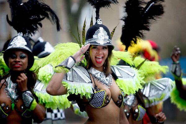 Участницы карнавала в лондонском районе Ноттинг-Хилл