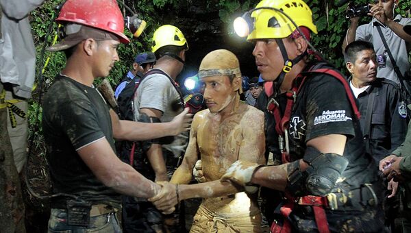 Спасение шахтеров на золотом руднике в Никарагуа
