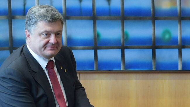 Президент Украины Петр Порошенко (слева). Архивное фото