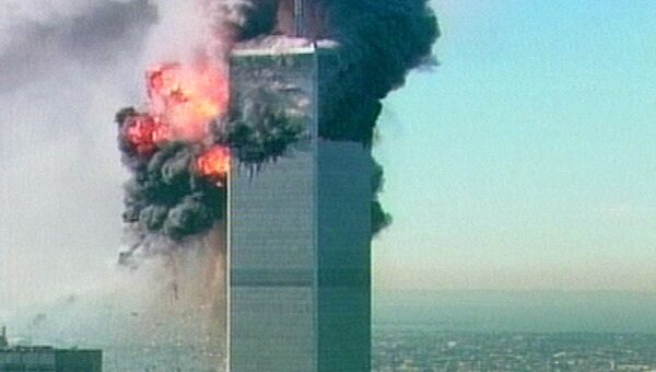 Одна из башен на Всемирного торгового центра в Нью-Йорке во время теракта  11 сентября