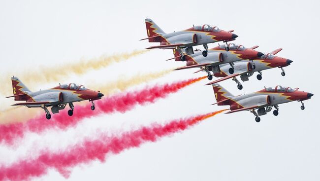 Испанская пилотажная группа Patrulla Aguila на авиашоу в Пайерне, Швейцария