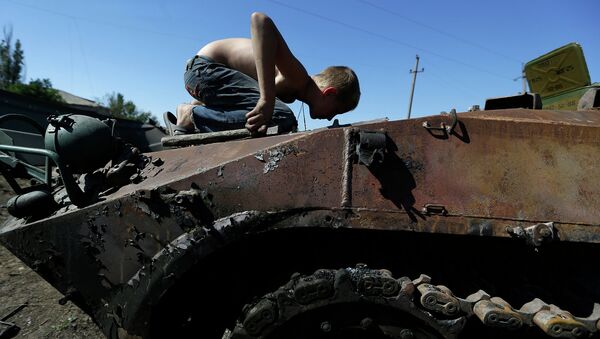 Подбитый бронетранспортер украинской армии возле села Грабское, Украина