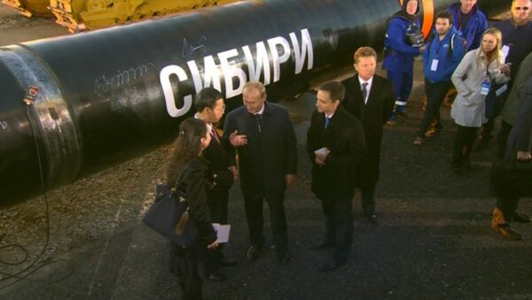 Путин оставил автограф на первом участке газопровода Сила Сибири