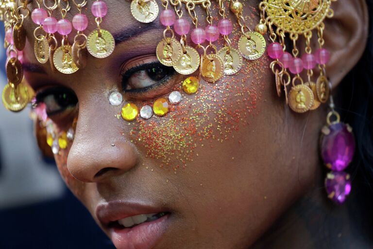 Участница West Indian Day Parade в Нью-Йорке, США