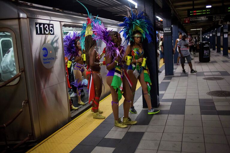 Участники West Indian Day Parade в Нью-Йорке, США