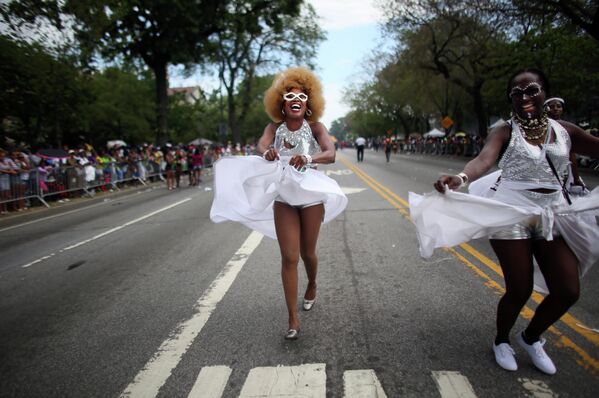 Участницы West Indian Day Parade в Нью-Йорке, США