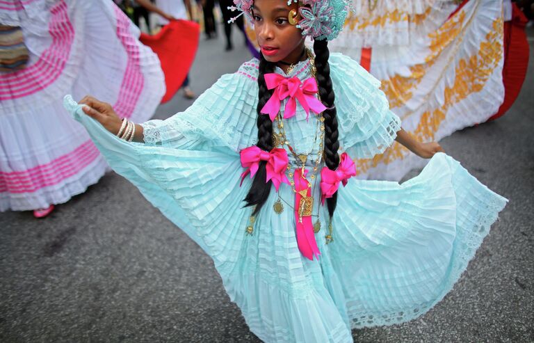 Участница West Indian Day Parade в Нью-Йорке, США