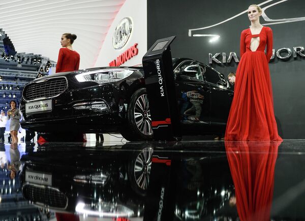 Автомобиль Kia Quoris на Московском международном автомобильном салоне
