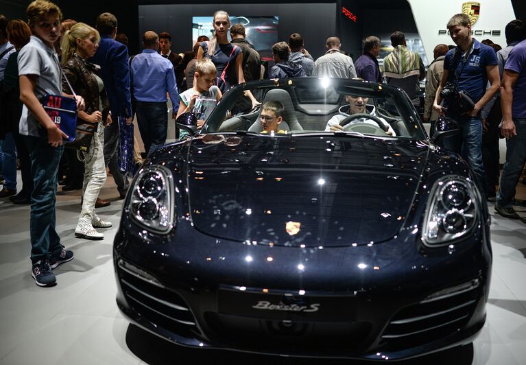 Автомобиль Porsche Boxster S на Московском автосалоне 2014