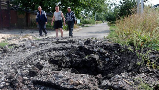 Последствия обстрела украинскими военными. Село Спартак, Донецкая область.