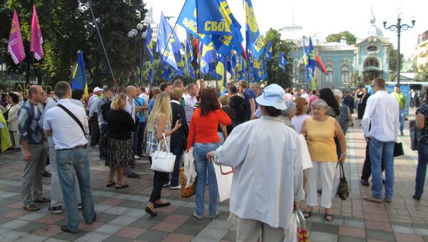 В Киеве прошел митинг матерей и партии Свобода у Верховной Рады