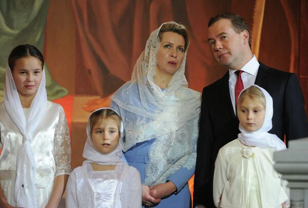 Дмитрий Медведев с супругой Светланой на праздничном Рождественском богослужении в храме Христа Спасителя