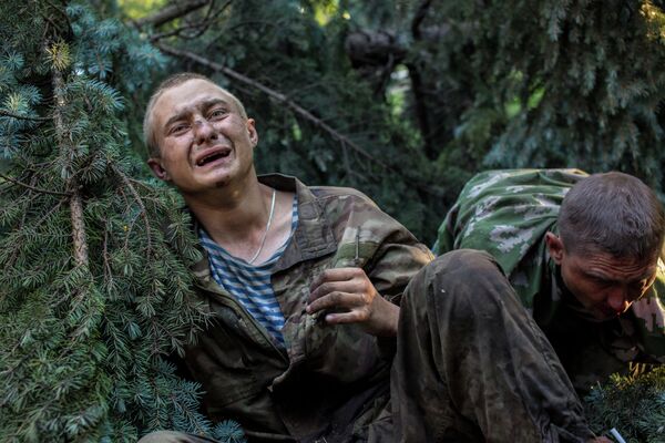 Раненые украинские десантники, взятые в плен в ходе боя за город Шахтерск