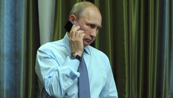 Президент России Владимир Путин во время телефонного разговора . Архивное фото