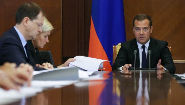 Д.Медведев проводит совещание по развитию выездного туризма