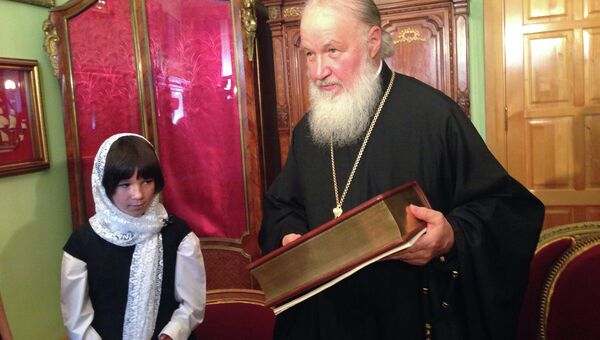 Встреча патриарха Кирилла с десятилетней Милой Щелоковой