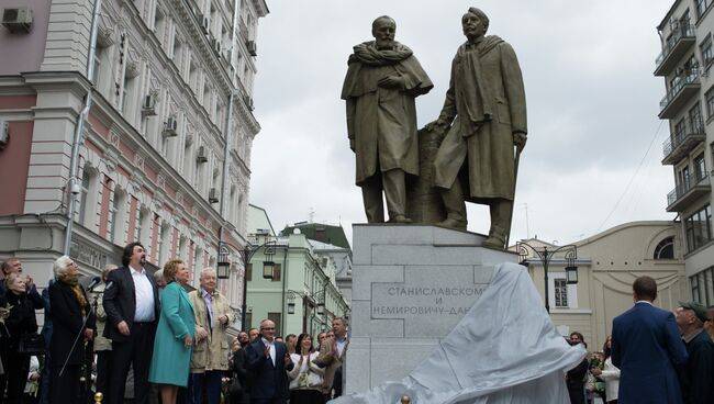 Открытие памятника основателям Московского Художественного театра К.С.Станиславскому и В.И.Немировичу-Данченко