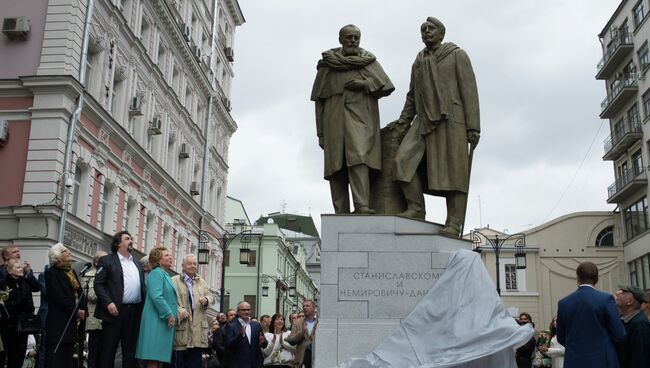 Открытие памятника основателям Московского Художественного театра К.С.Станиславскому и В.И.Немировичу-Данченко