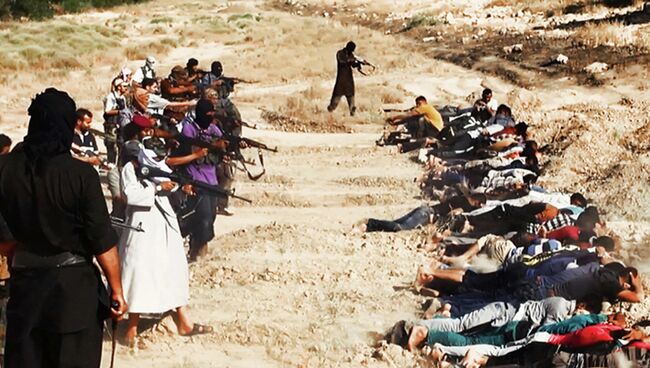 Массовая казнь боевиками ИГИЛ в Ираке. Архивное фото
