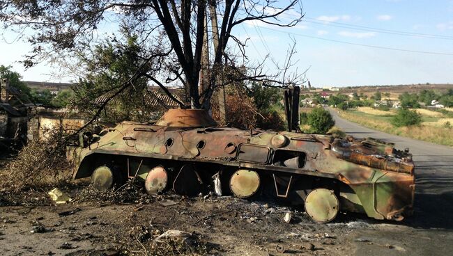 Сгоревшая украинская военная техника в селе Новоекатериновка