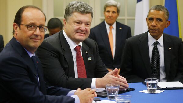 Президент США Барак Обама, президент Украины Петр Порошенко и президент Франции Франсуа Олланд на встрече в рамках саммита НАТО в Уэльсе