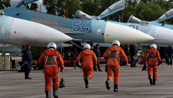 Истребители Су-27 перед взлетом во время учений в Восточном военном округе