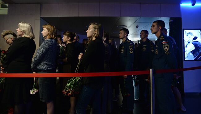 Церемония прощания с фотокорреспондентом МИА Россия сегодня Андреем Стениным Церемония прощания с фотокорреспондентом МИА Россия сегодня Андреем Стениным