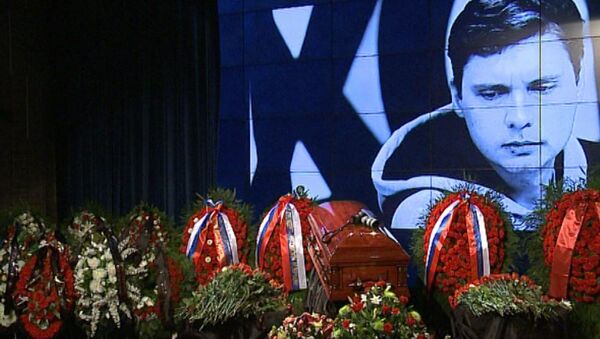 Кадры церемонии прощания с фотокором МИА Россия сегодня Андреем Стениным