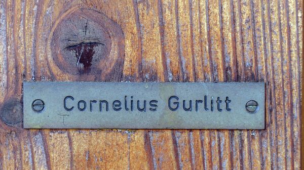 Табличка с именем немецкого коллекционера Корнелиуса Гурлитта на его доме. Архивное фото