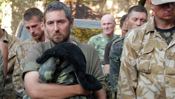 Украинские военные вывезены из окружения под Иловайском. Архивное фото