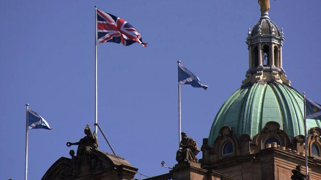 Британский и шотландский флаги. Архивное фото