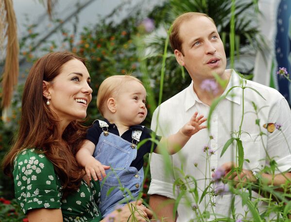 Принц Уильям и герцогиня Кембриджская Кэтрин с сыном Джорджем