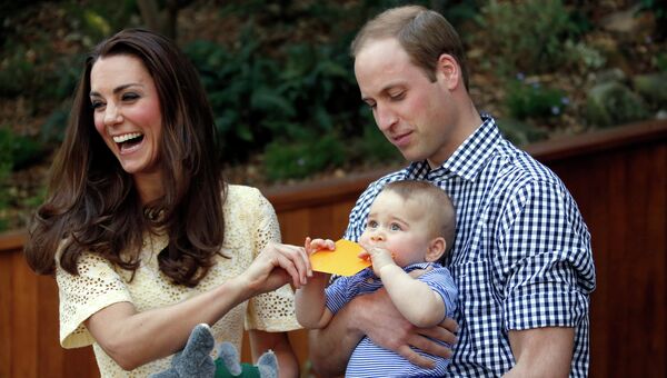 Принц Уильям и герцогиня Кембриджская Кэтрин с сыном Джорджем