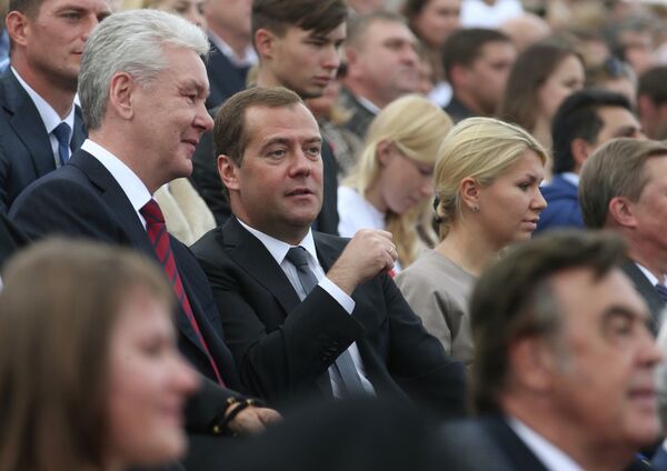 Д.Медведев и мэр Москвы С.Собянин на торжественной церемонии на Красной площади по случаю празднования Дня города