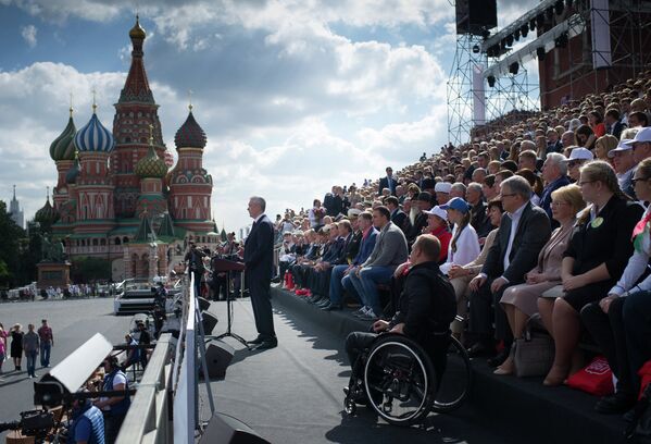 Мэр Москвы Сергей Собянин выступает на торжественной церемонии празднования Дня города на Красной площади