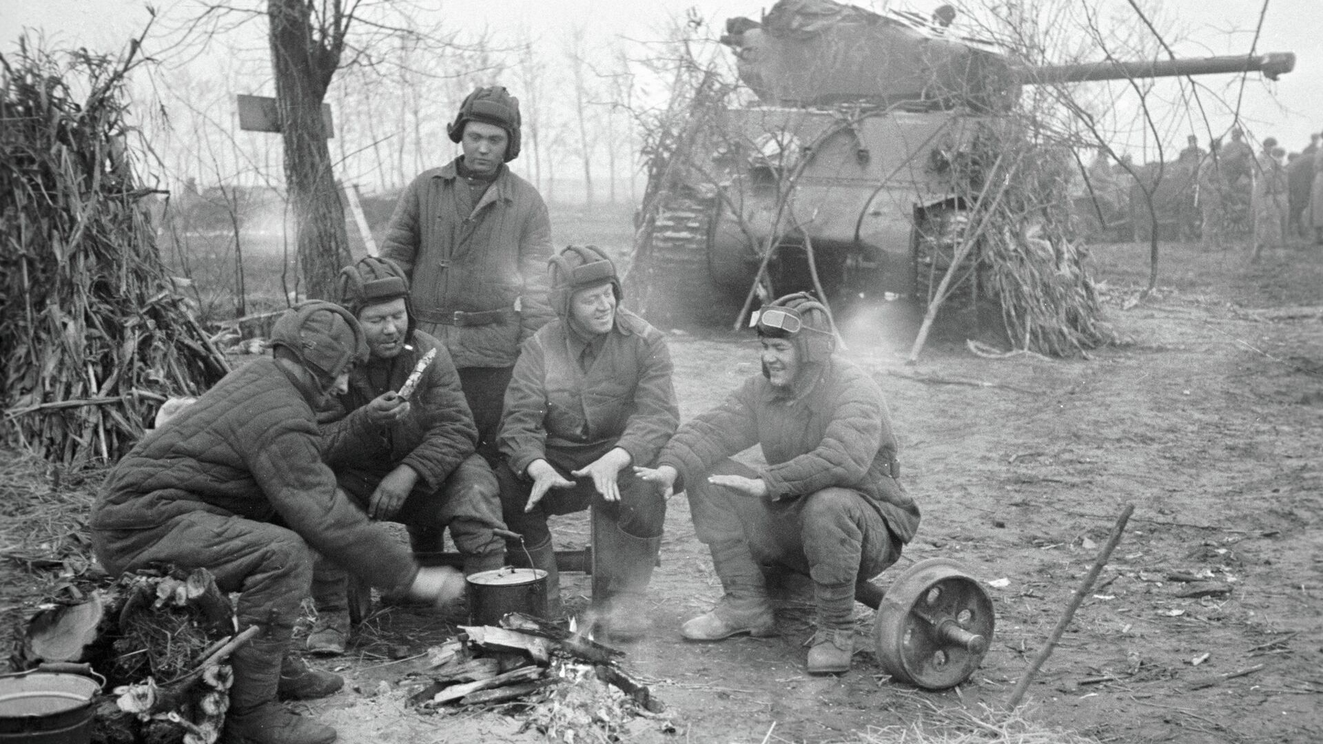 Танкисты на отдыхе - РИА Новости, 1920, 11.03.2021