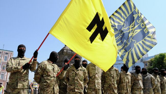 Бойцы батальона “Азов” принимают присягу в Киеве. Архивное фото