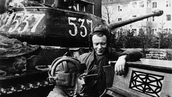 Экипаж советского тяжелого танка ИС-2