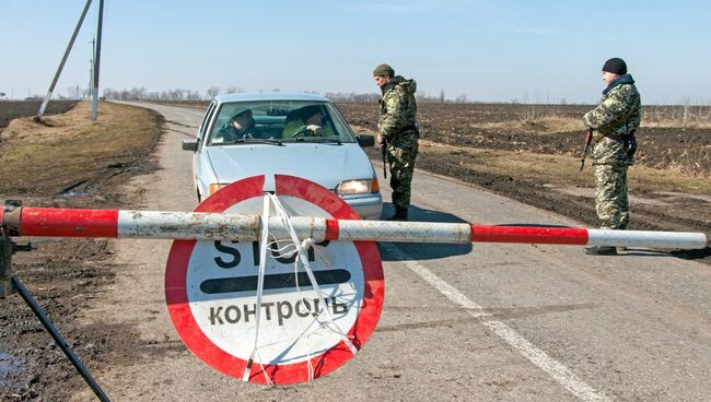 Украинские военные на границе с Россией, архивное фото