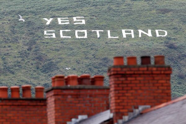 Надпись в поддержку независимости Шотландии в Западном Белфасте