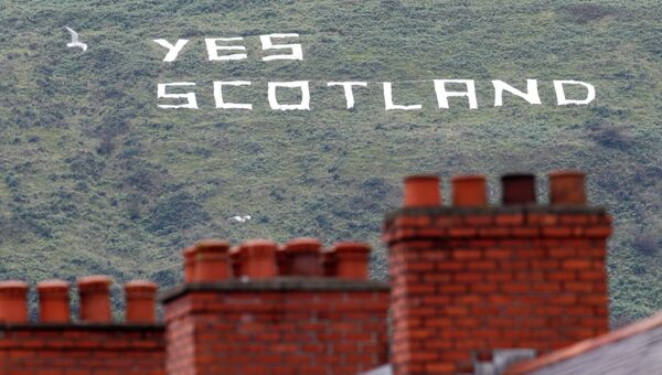 Надпись в поддержку независимости Шотландии в Западном Белфасте