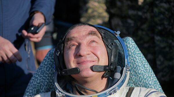 Российский космонавт Александр Скворцов после приземления 