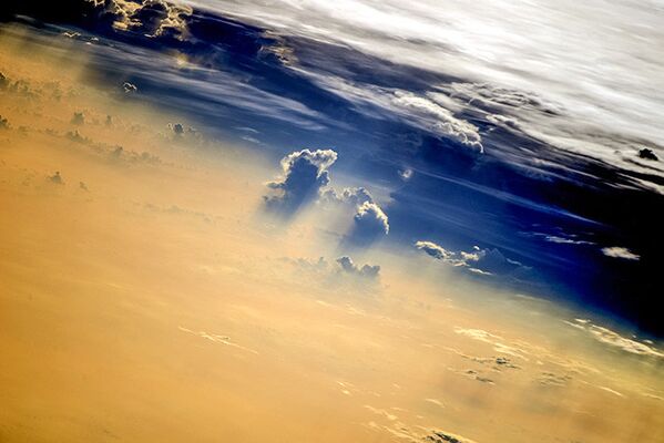Вид из МКС: Облака на закате