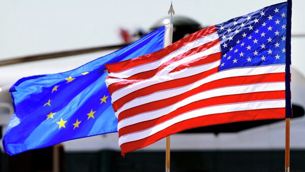 Флаги ЕС и США.АРхивное фото.