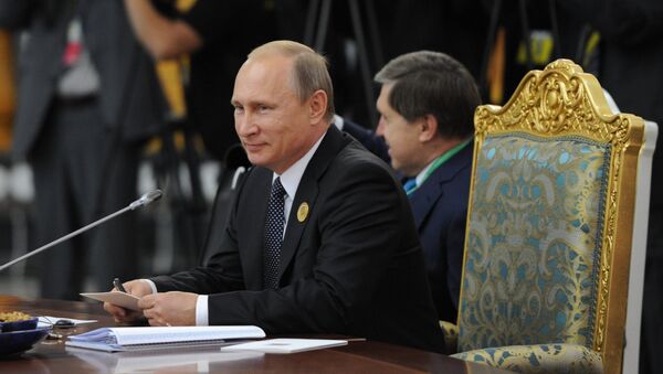 В.Путин принимает участие в саммите ШОС в Душанбе.