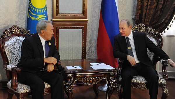 Президент России Владимир Путин и президент Казахстана Нурсултан Назарбаев во время саммита ШОС